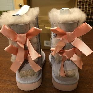 UGG T Bailey Bow Boots Girls Size 10, Violet Boots with Pink Soles and Bows.